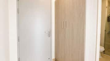 Chambre Familiale, vue ville | Restauration dans la chambre