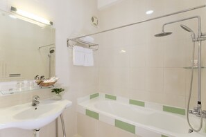Classic Suite (2 Double + 1 Single) | Bathroom