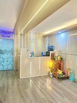 ฝ่ายต้อนรับ