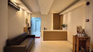 Quầy tiếp tân