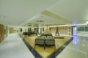 Lobby sitting area - Davanam Sarovar Portico Suites Bengaluru (Bengaluru)