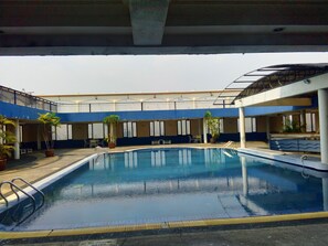 Outdoor pool - Dynasty Hotel Kuala Lumpur (Kuala Lumpur)