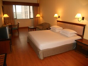 デラックス ルーム キングベッド 1 台 (Standard) | セーフティボックス (室内)、デスク、WiFi