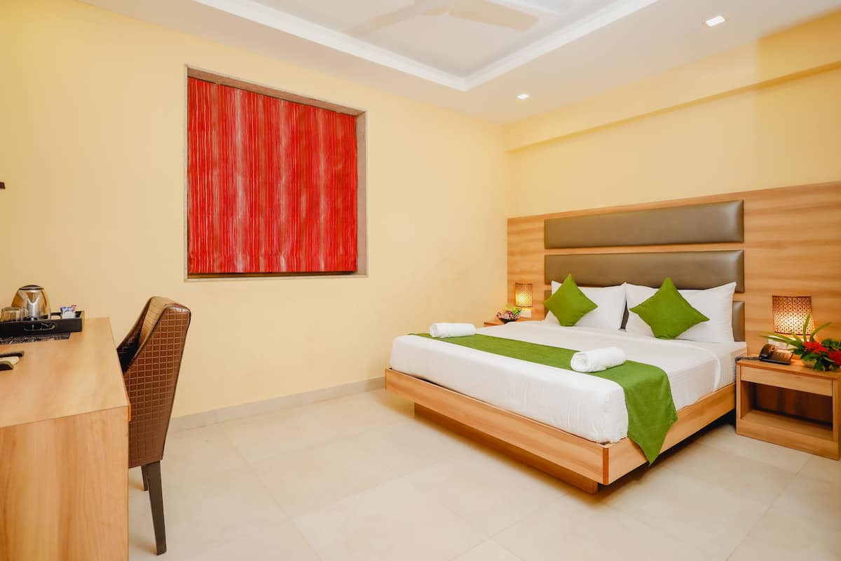 Deluxe Room, Garden View | Individually furnished, desk, blackout drapes, soundproofing