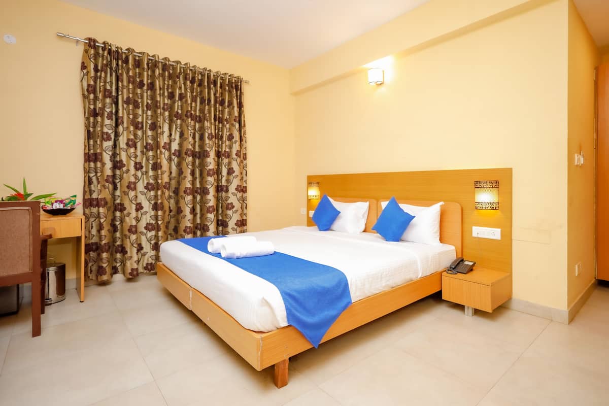 Premium Room, Garden View | Individually furnished, desk, blackout drapes, soundproofing