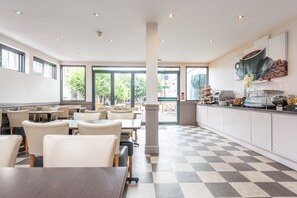 Engelsk frokost hver dag (GBP 8.95 per person)