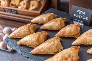 Breakfast buffet - Queens Drive at Finsbury Park (London)