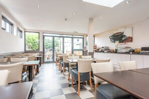 Engelsk frokost hver dag (GBP 8.95 per person)