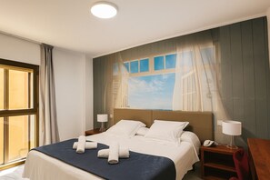 經典雙人房 | 羽絨被、書桌、遮光窗簾/窗簾、隔音