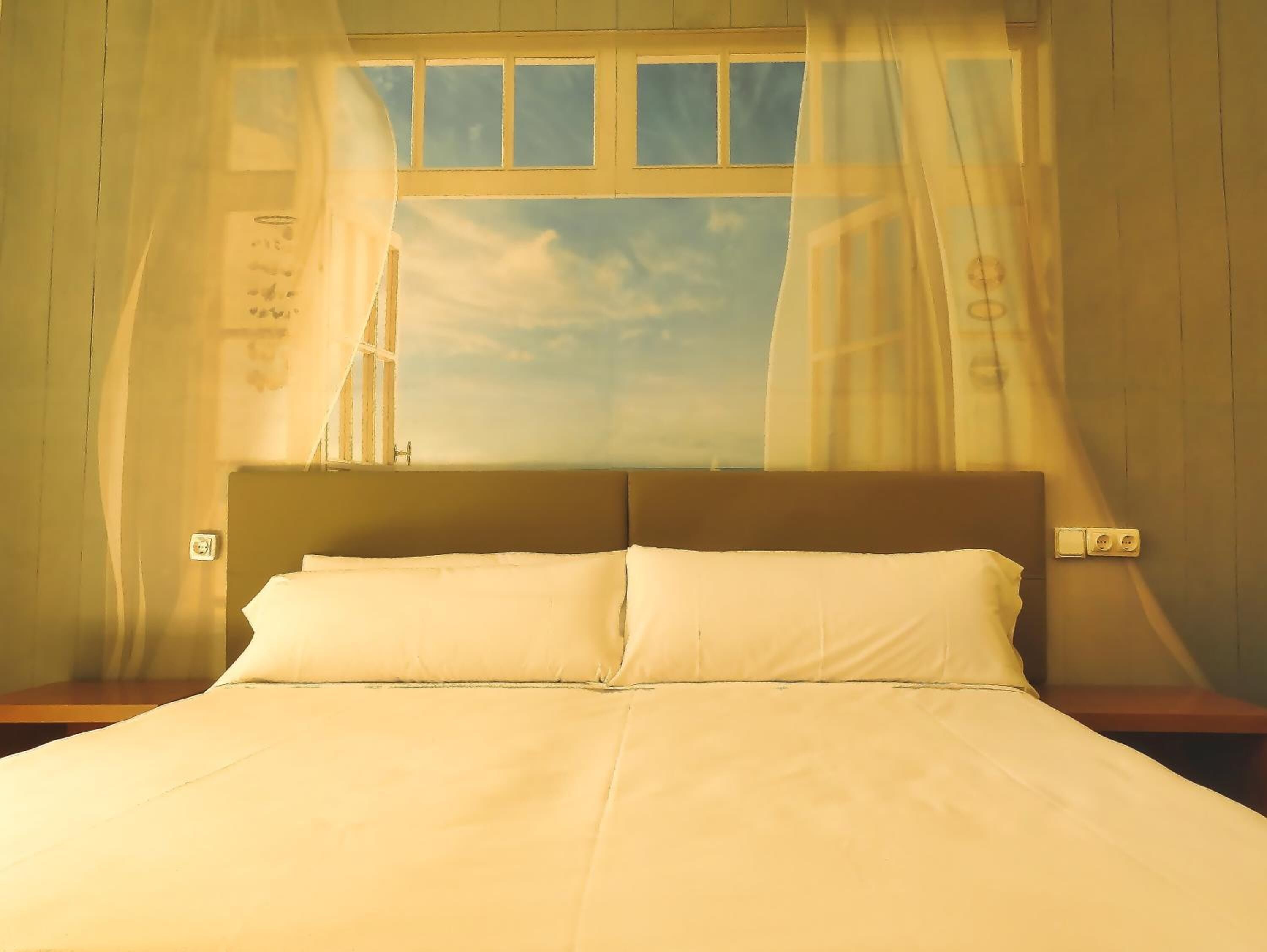 1 bedroom, down duvets, desk, blackout curtains