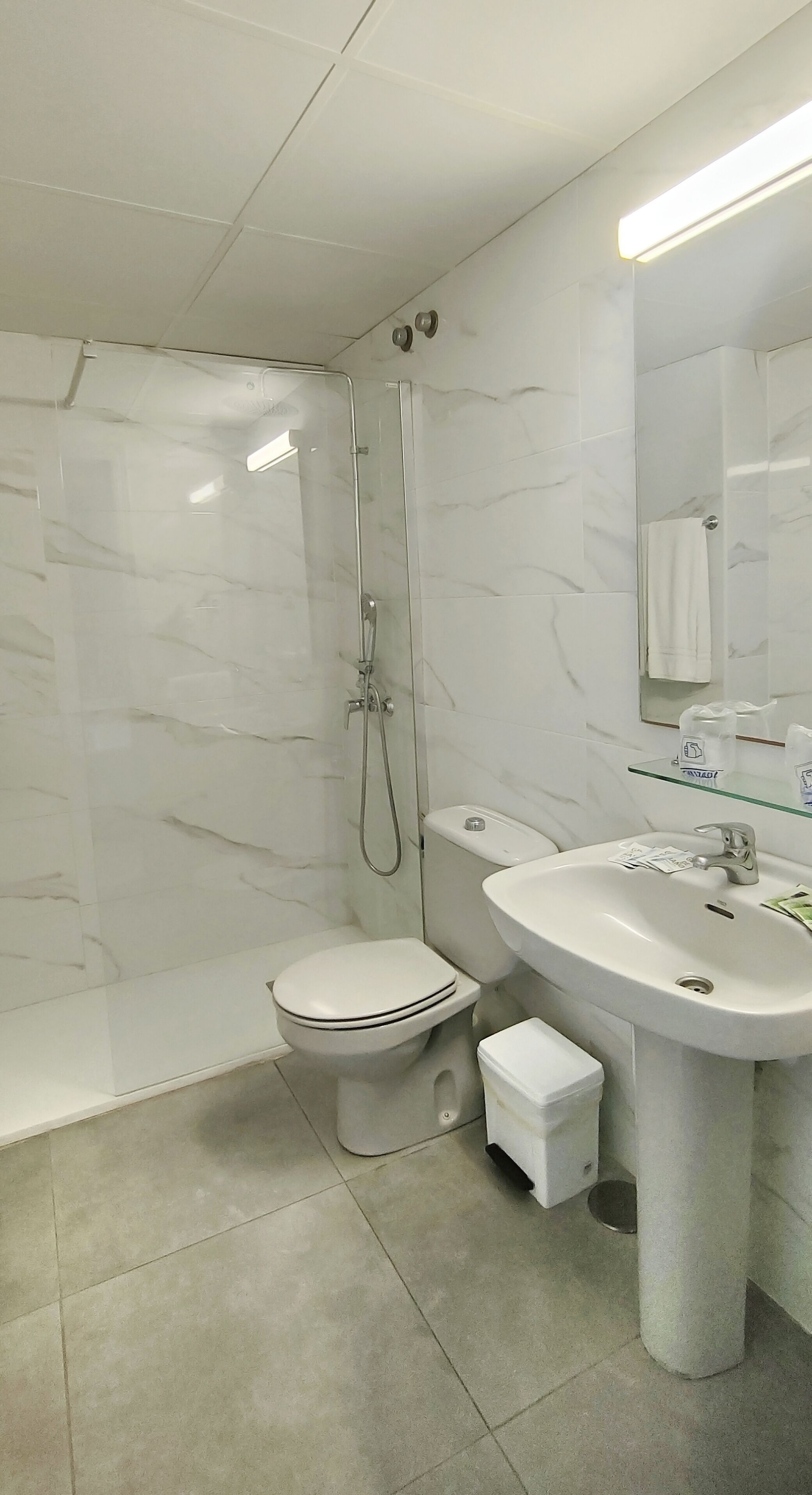 bathtub, jetted bath, hair dryer, bidet