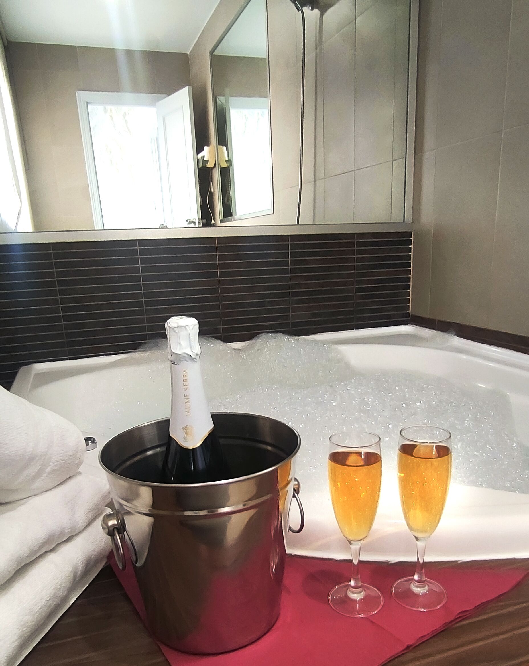 romantic double room | bathroom | bathtub, jetted bath, hair dryer, bidet