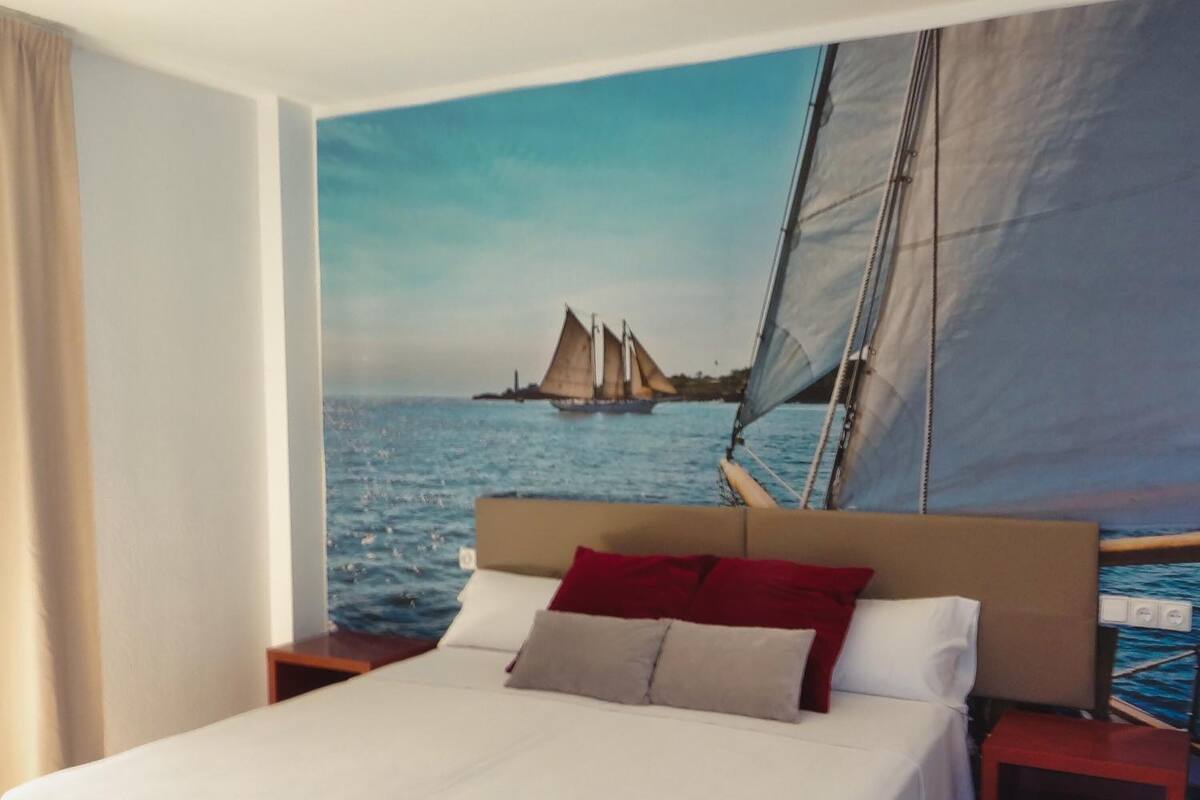 1 bedroom, down duvets, desk, blackout curtains