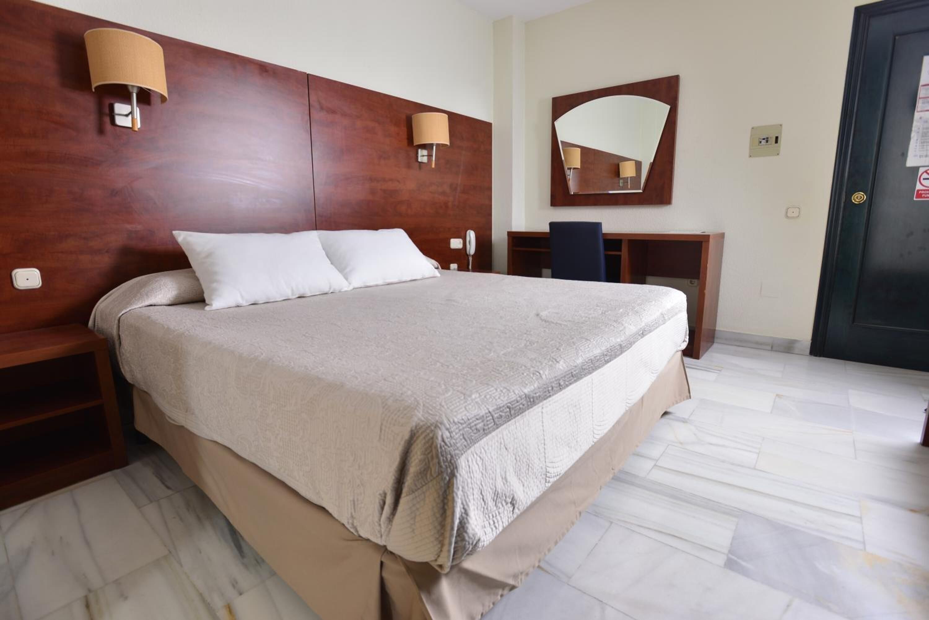 1 bedroom, down duvets, desk, blackout curtains