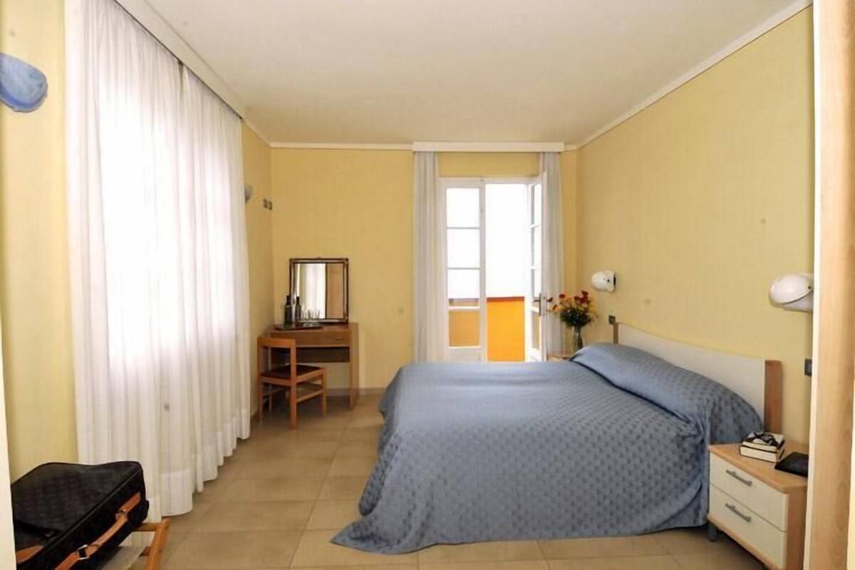 Apartment, 1 Bedroom | Cribs (surcharge), rollaway beds, WiFi (free)