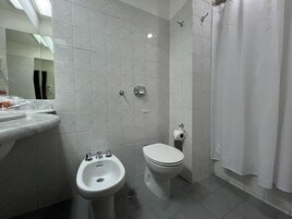 Shower, rainfall showerhead, free toiletries, hair dryer