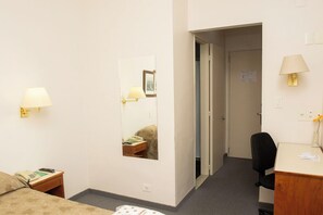 Habitació doble estàndard | Caixa forta a l'habitació, escriptori i bressols gratuïts 