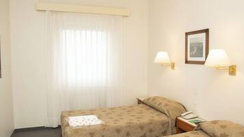 Standard Twin Room | In-room safe, desk, free cots/infant beds, free WiFi