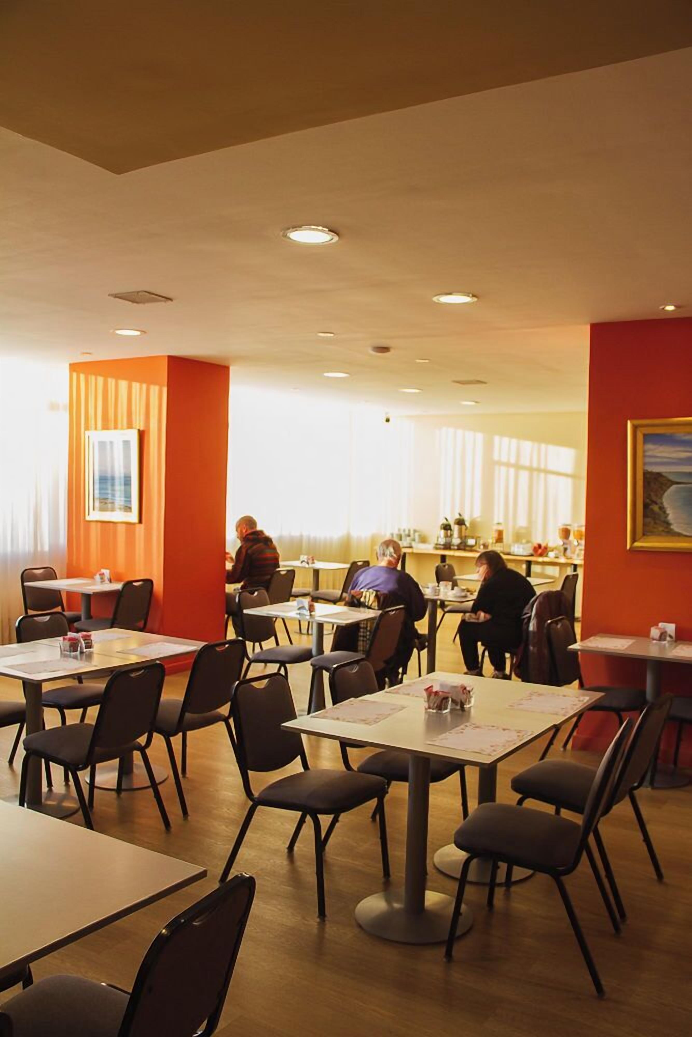 Sudah termasuk sarapan lengkap setiap hari