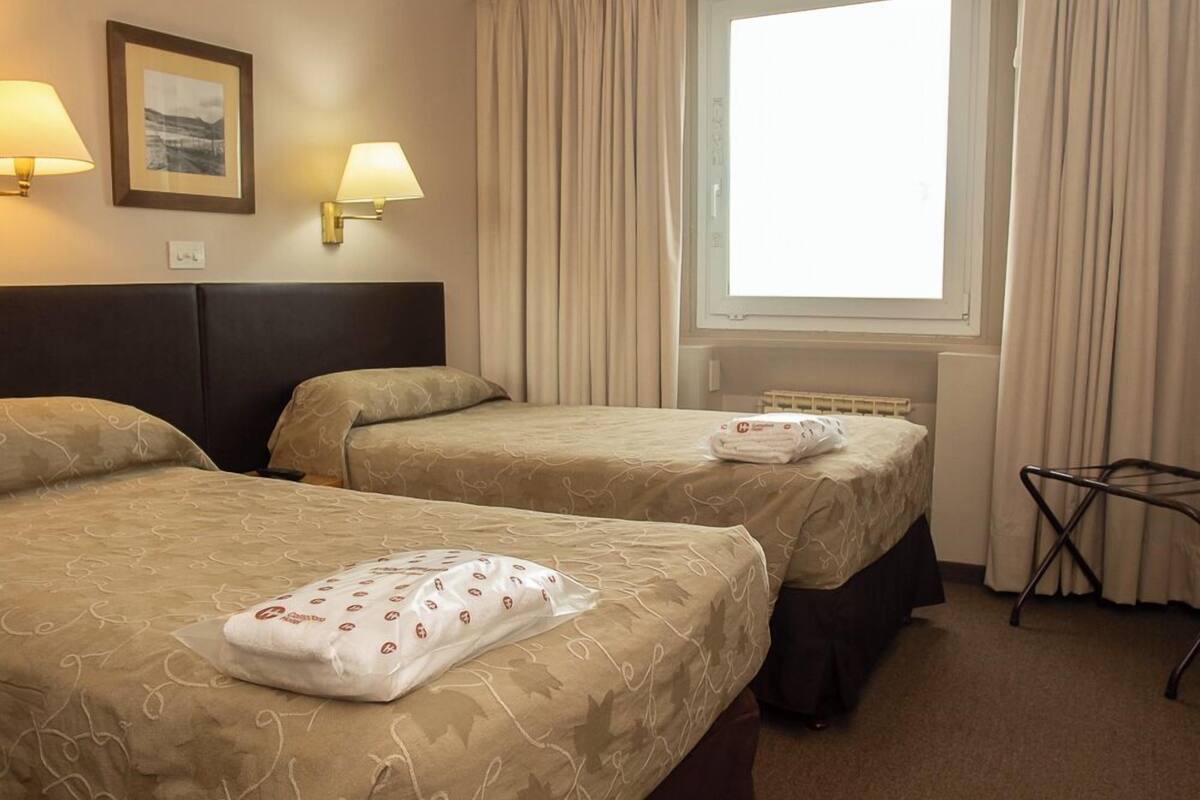 Superior Twin Room | In-room safe, desk, WiFi (free)