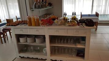 Colazione a buffet a pagamento, servita tutte le mattine