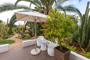 Superior Room (Maisonette - Cottage 7) | Garden view - Mo & Rose at Soekershof (Robertson)