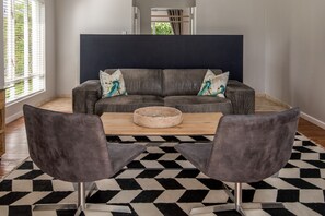 Luxury Room (Luxury Room - Garden 1) | Egyptian cotton sheets, premium bedding, minibar, in-room safe - Mo & Rose at Soekershof (Robertson)