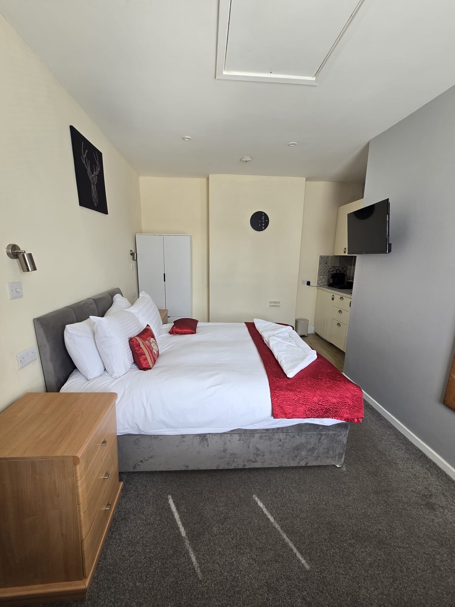 高級開放式套房 | 遮光窗簾/窗簾、熨斗/熨衫板、免費 Wi-Fi、床單