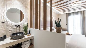 Superior Suite, Sea View | Minibar, individually decorated, soundproofing, iron/ironing board