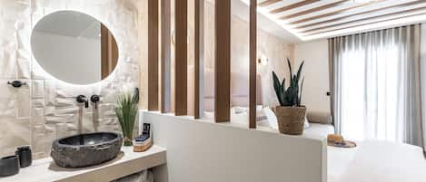 Superior Suite, Sea View | Minibar, individually decorated, soundproofing, iron/ironing board