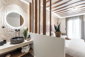 Suite superior, vista al mar | Minibar, decoración personalizada y insonorización
