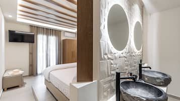 Suite superior, vista a la ciudad | 1 habitación, minibar, insonorización y tabla de planchar con plancha