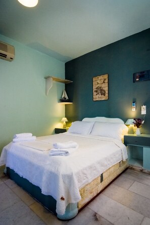 Estudio económico, vista al mar, planta baja | Sábanas de algodón egipcio, camas con pillow-top y cunas gratuitas 