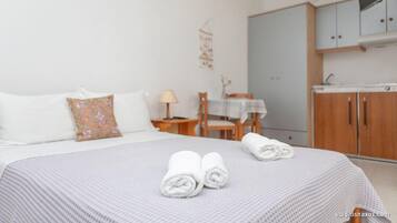Estúdio econômico, vista para a cidade, no piso térreo | Roupas de cama de algodão egípcio, camas com colchões pillow-top