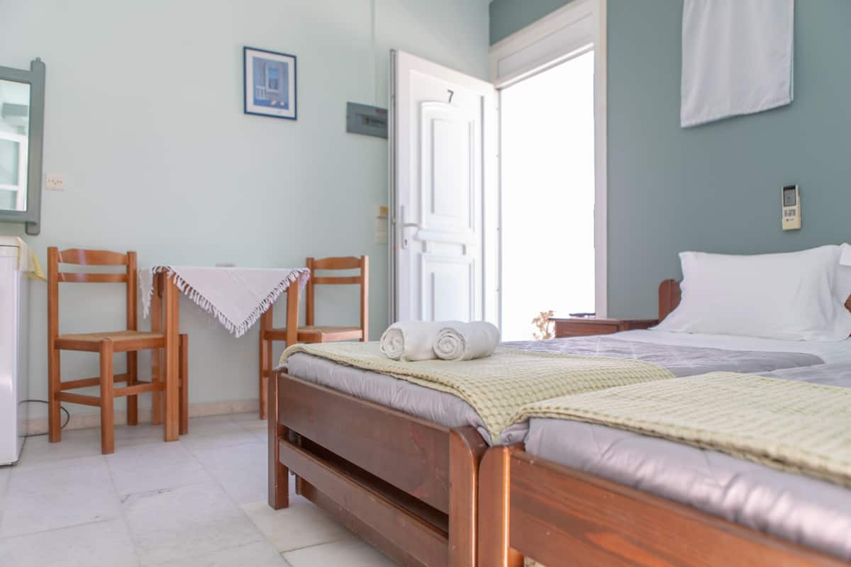 Egyptian cotton sheets, pillow-top beds, free cots/infant beds