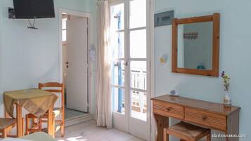 Standard Studio, City View | Egyptian cotton sheets, pillowtop beds, free cribs/infant beds