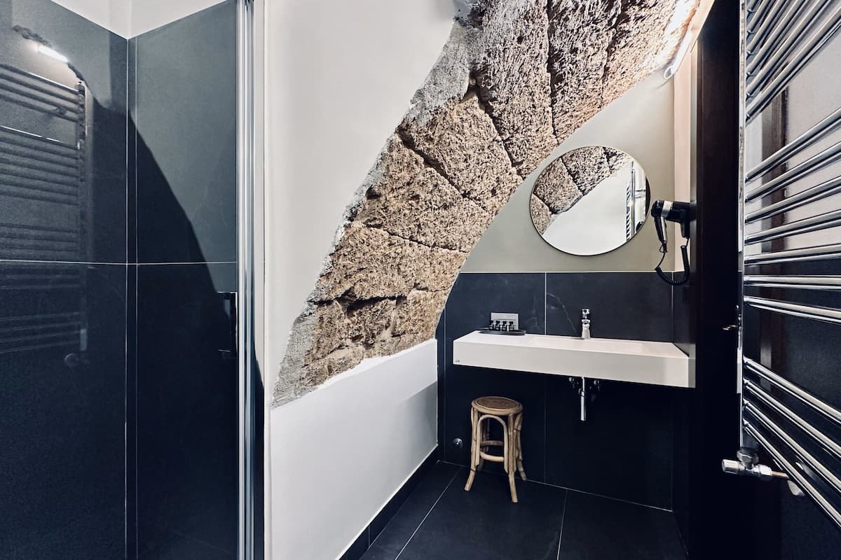 standard double room | bathroom | shower, free toiletries, hair dryer, slippers