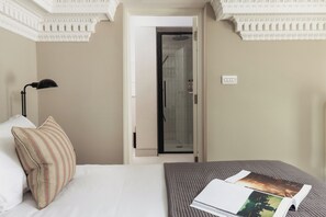 Double-Double Room | 高級寢具、獨特裝潢、布置獨特、筆電工作空間