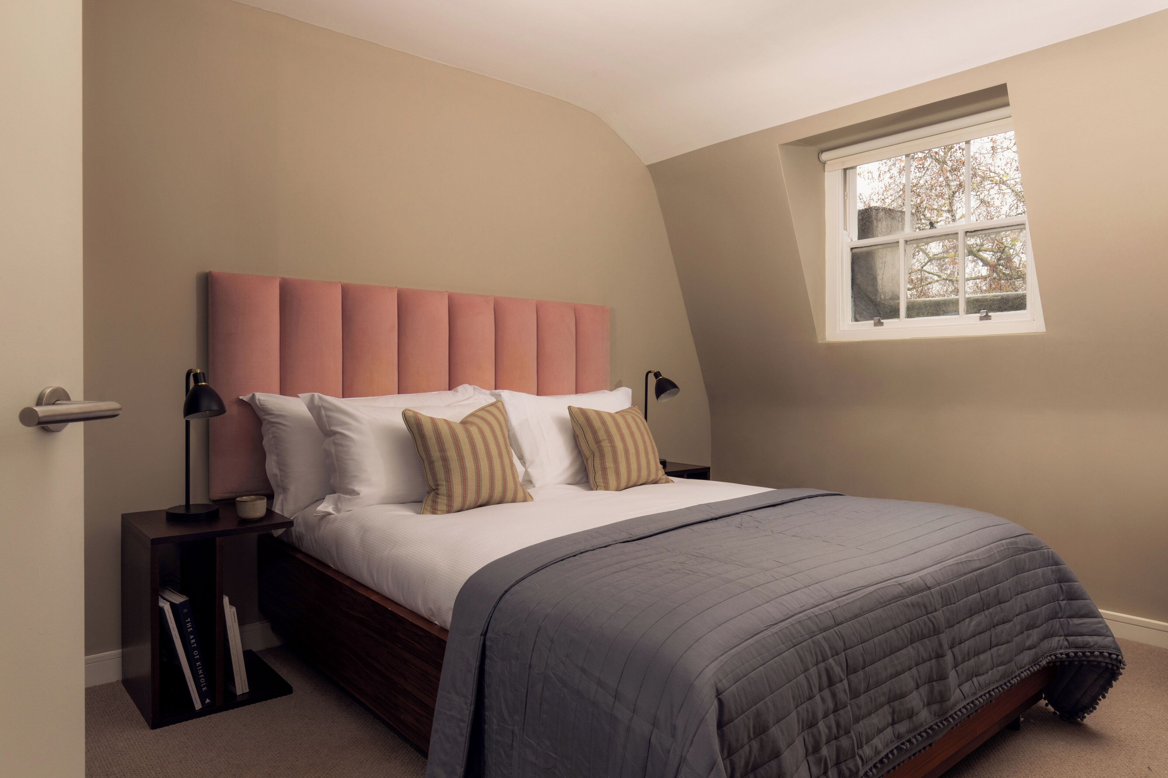 أغطية فراش متميزة وبديكورات فريدة لكل غرفة وطراز فريد لكل وحدة