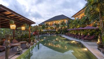 室外游泳池,无边泳池,免费小屋,池畔遮阳伞