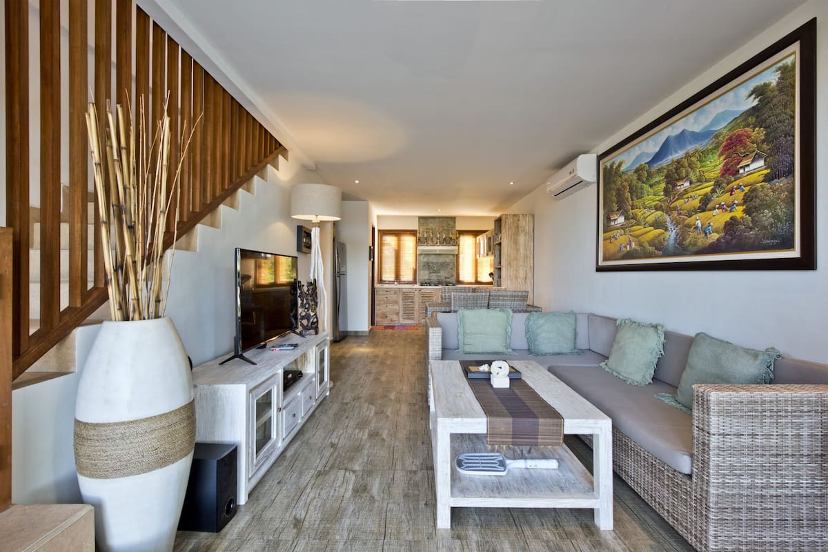 Villa, 2 habitaciones (Sawah A4) | Zona de estar | Una televisión de plasma, un reproductor de DVD