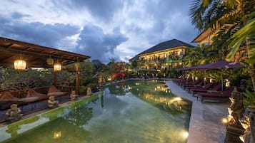 Outdoor pool, an infinity pool, pool umbrellas, pool loungers