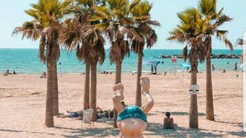 Beach nearby, beach cabanas, sun loungers, beach towels