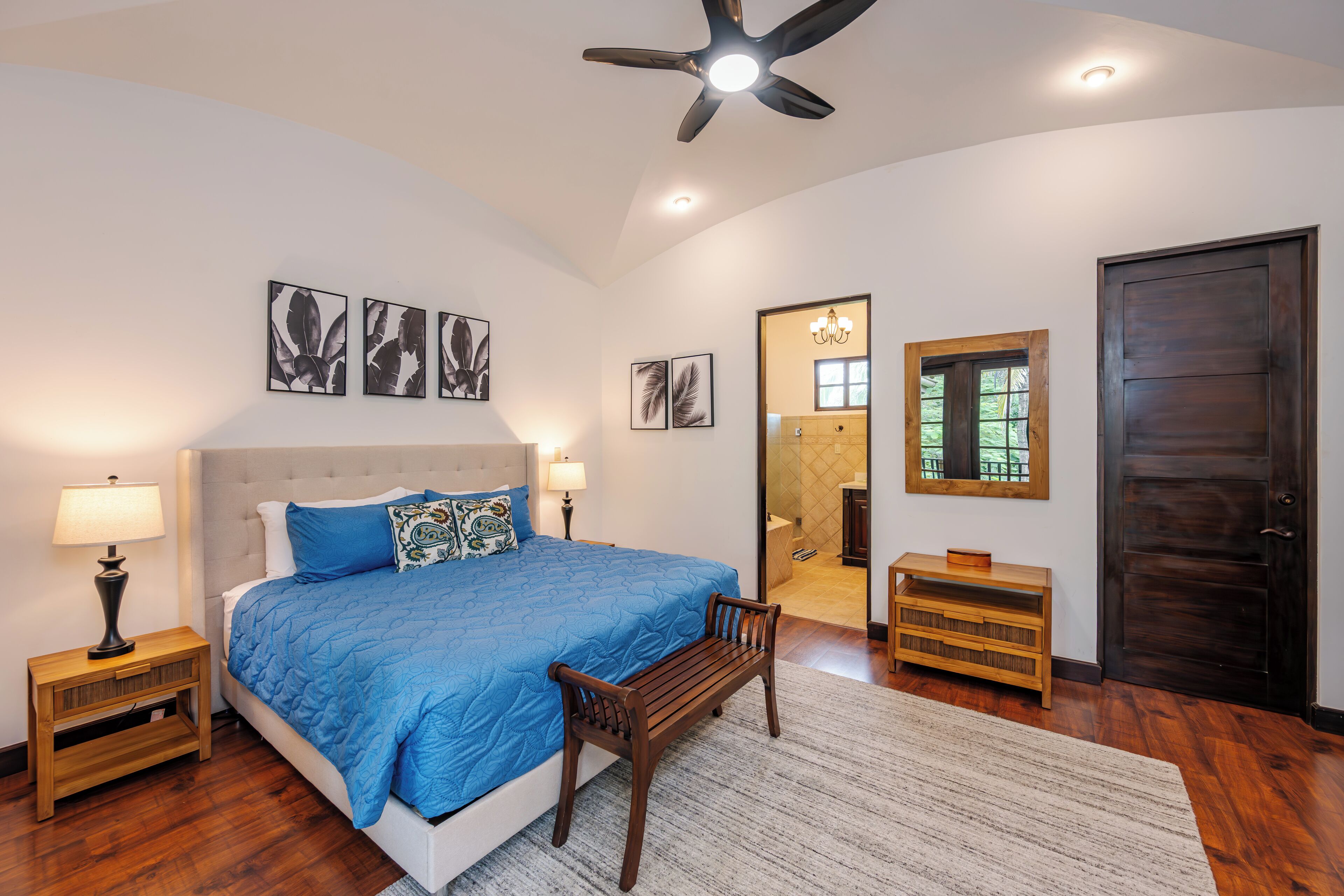 客房内保险箱、熨斗/熨衣板、免费 WiFi、床单