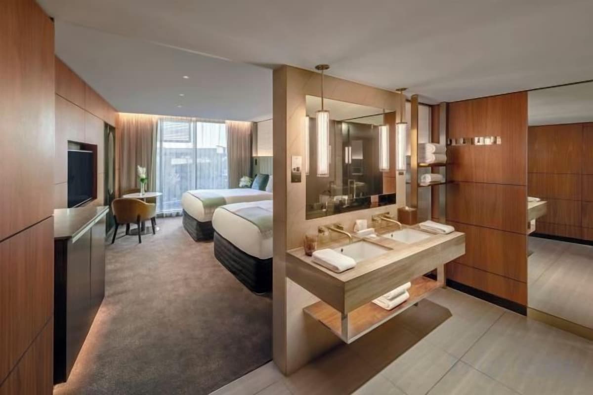 Lakens van Egyptisch katoen, luxe beddengoed, een kluis op de kamer
