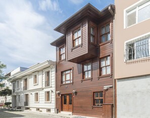 Front of property - Lalinn Hotel (Istanbul)