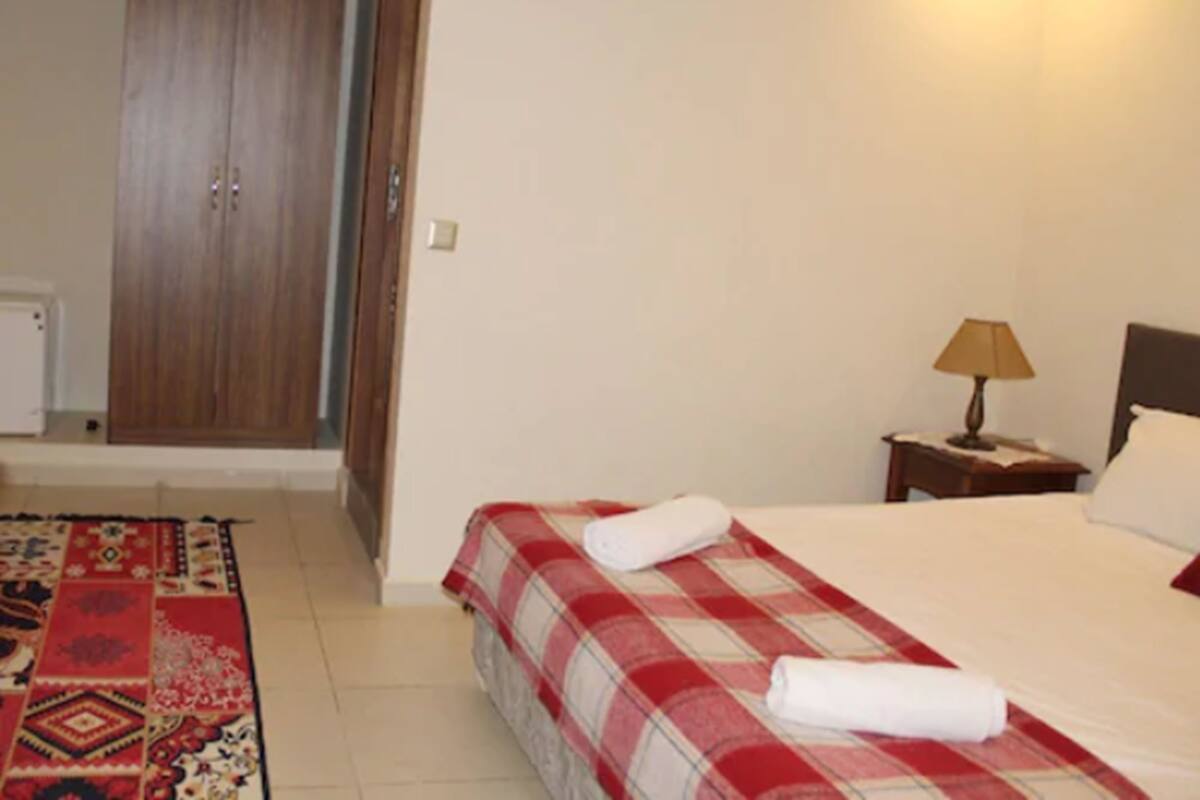 Economy Room | Minibar, in-room safe, desk, soundproofing