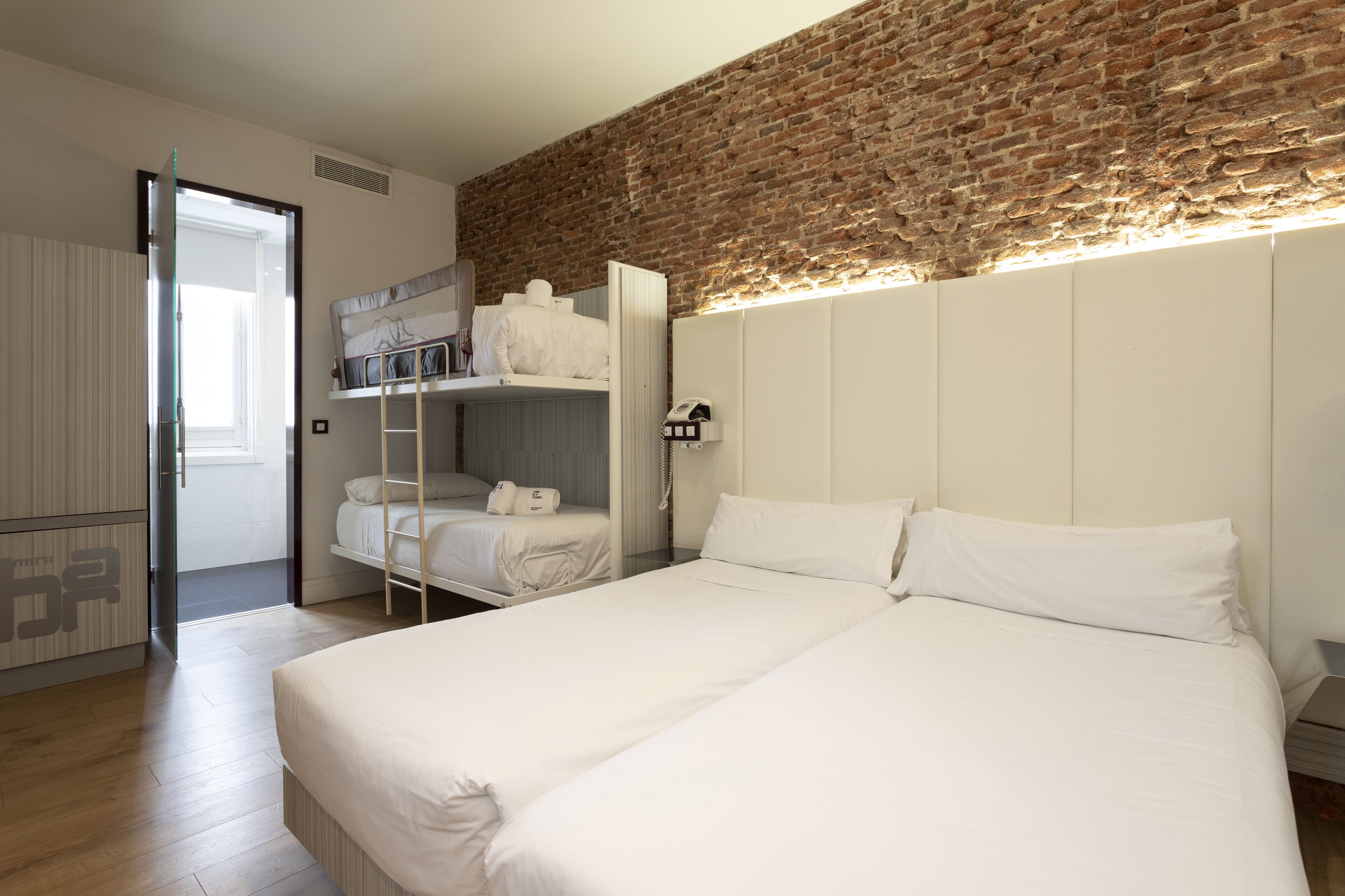 family room | 1 bedroom, premium bedding, down duvets, minibar