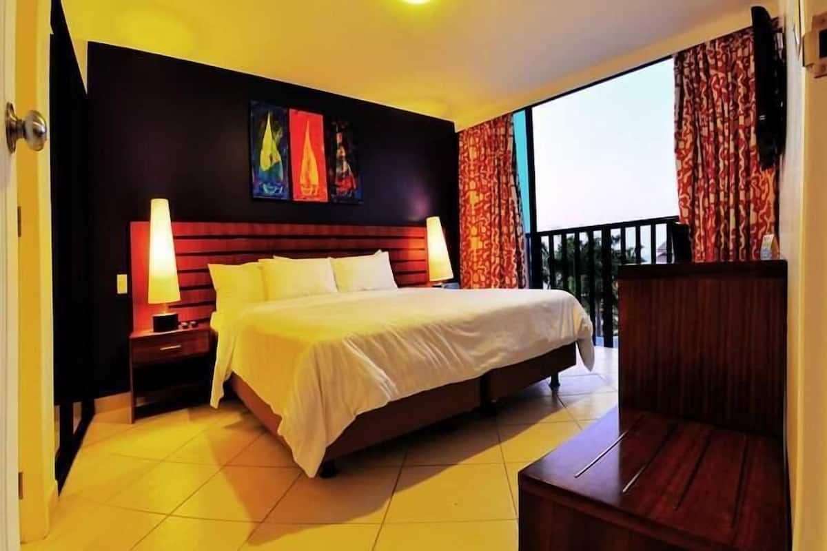 Cofres nos quartos, Wi-Fi, roupa de cama