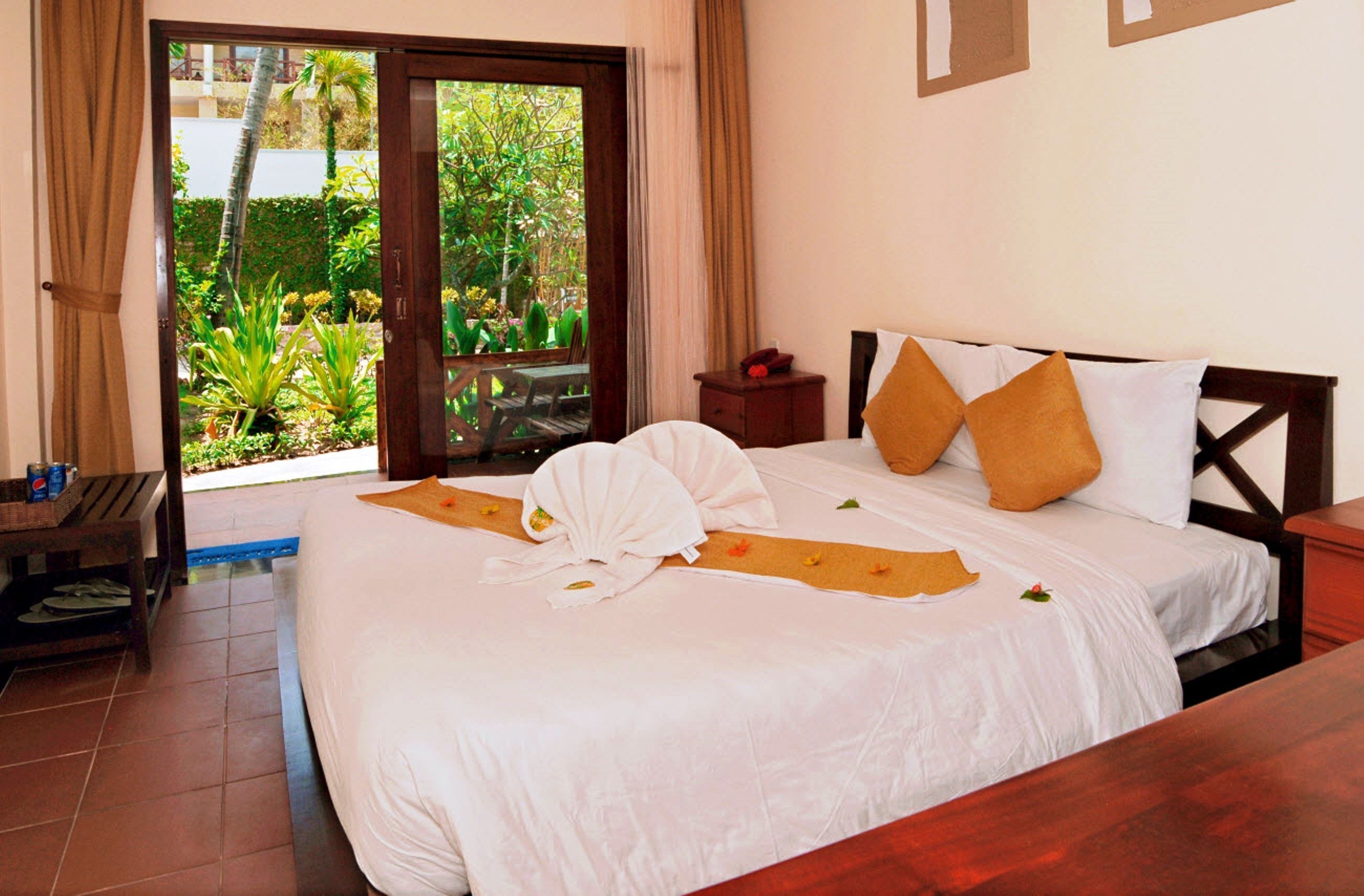 Minibar, in-room safe, blackout drapes, free WiFi